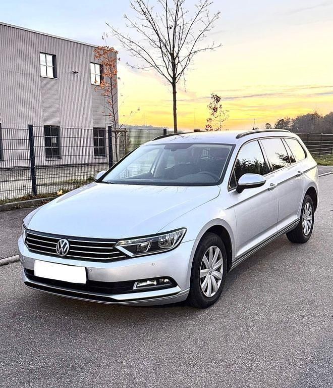 Silber Gebraucht 2017 VW Passat Comfortline Kombi | 12.850 € (Superpreis) - Bild 1/4