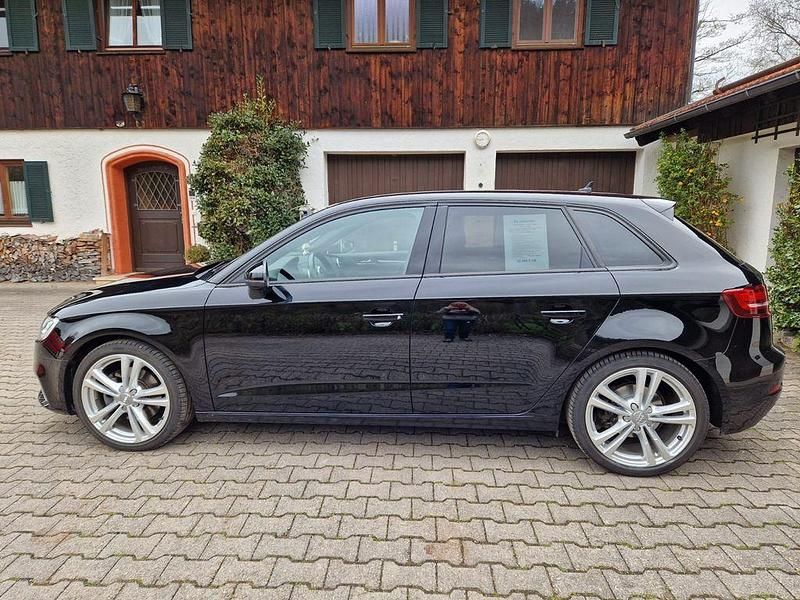 Gebraucht Audi A3 Sport 184 PS (135 kW) 2020 Schwarz Limousine