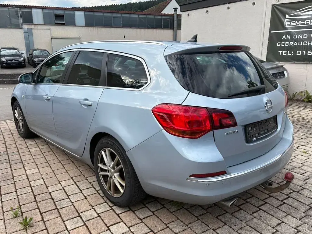 Gebraucht Opel Astra Innovation 165 PS (121 kW) 2014 Blau Kombi