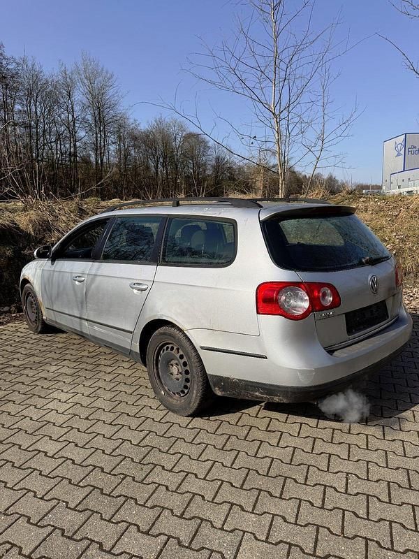Gebraucht VW Passat 102 PS (75 kW) 2005 Silber Kombi