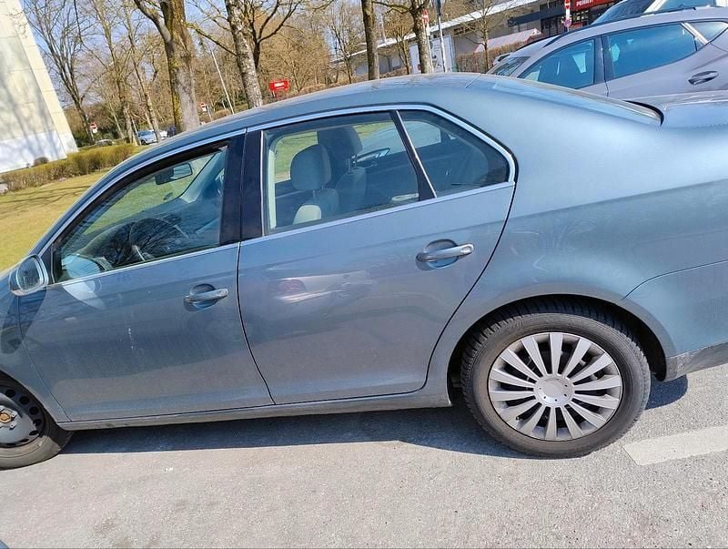 Gebraucht VW Jetta 102 PS (75 kW) 2006 Grau Limousine