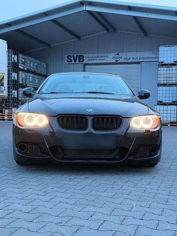 Gebraucht BMW 320 184 PS (135 kW) 2012 Schwarz Coupé
