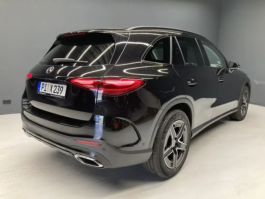 Gebraucht Mercedes GLC220 Night 197 PS (144 kW) 2024 Metalliclack obsidianschwarz SUV