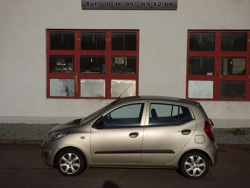 Beige Gebraucht 2012 Hyundai i10 Edition Kleinwagen | 2.490 € (Guter Preis) - Bild 1/4