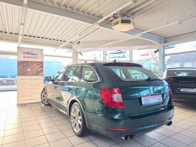 Gebraucht Skoda Superb Elegance 260 PS (191 kW) 2011 Grün Kombi