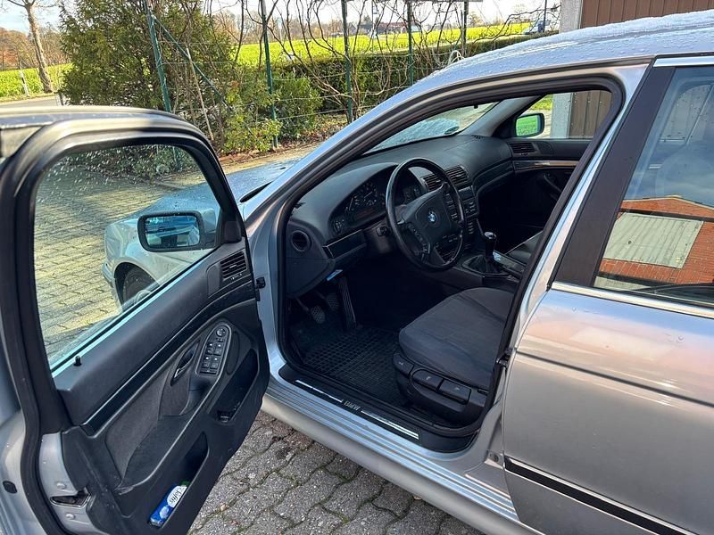 Gebraucht BMW 528 193 PS (141 kW) 1997 Silber Limousine