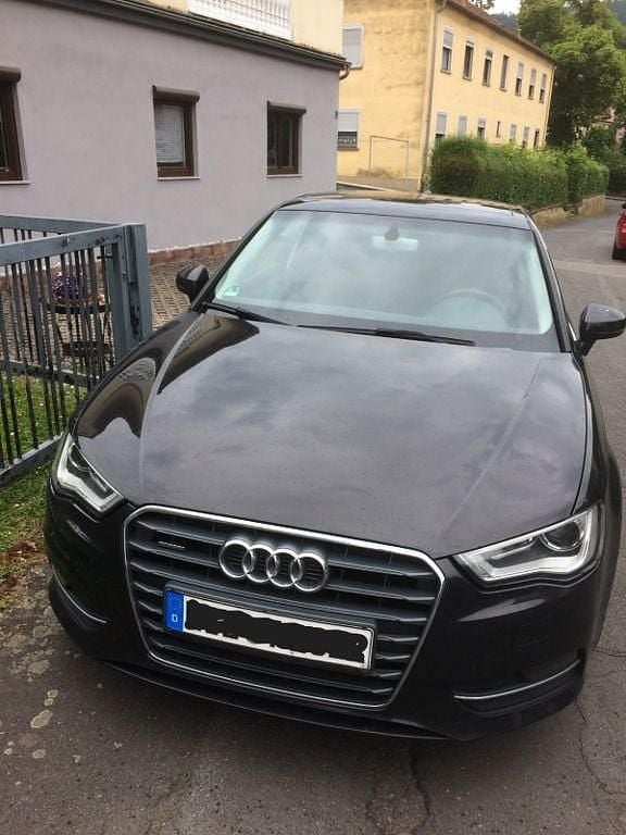 Braun Gebraucht 2015 Audi A3 Ambiente Limousine | 7.950 € (Superpreis) - Bild 1/4