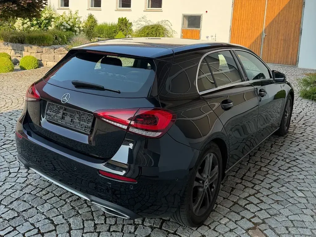 Gebraucht Mercedes A200 AMG line 163 PS (119 kW) 2019 Schwarz Limousine