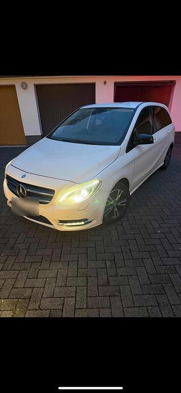 Gebraucht Mercedes B200 156 PS (114 kW) 2013 Weiß Van / Kleinbus