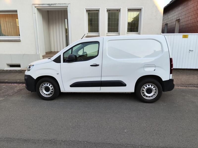Weiß Gebraucht 2019 Citroën Berlingo Van / Kleinbus | 10.890 € - Bild 1/4