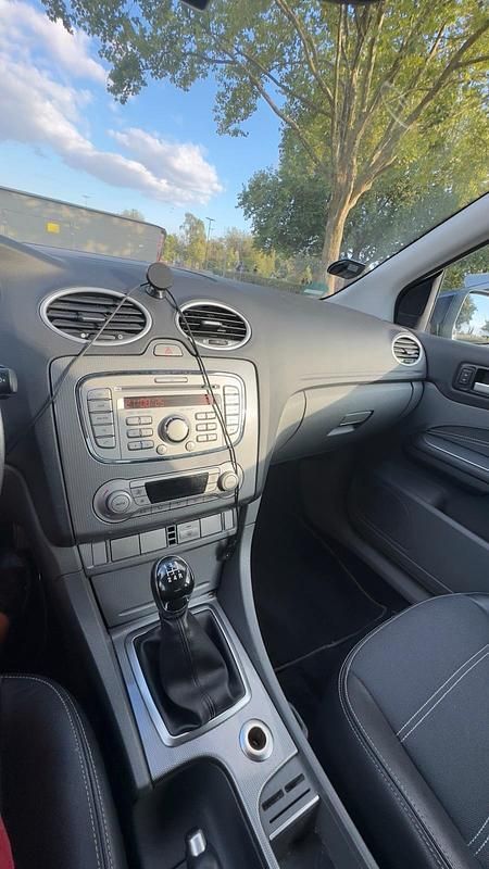 Blau Gebraucht 2009 Ford Focus Kleinwagen | 2.200 € (Guter Preis) - Bild 1/4