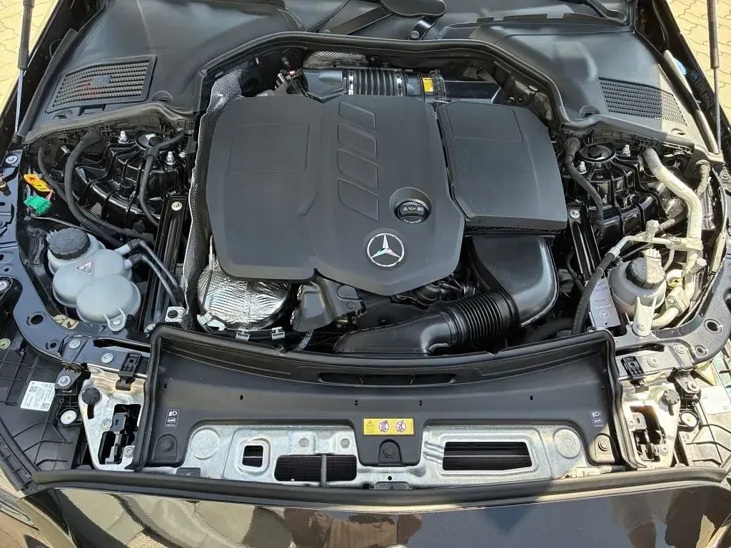 Gebraucht Mercedes C300e AMG 197 PS (144 kW) 2025 Metalliclack obsidianschwarz Kombi