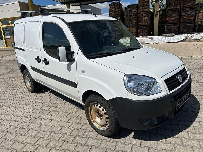 Weiß Gebraucht 2009 Fiat Doblò Van / Kleinbus | 3.485 € (Guter Preis) - Bild 1/4