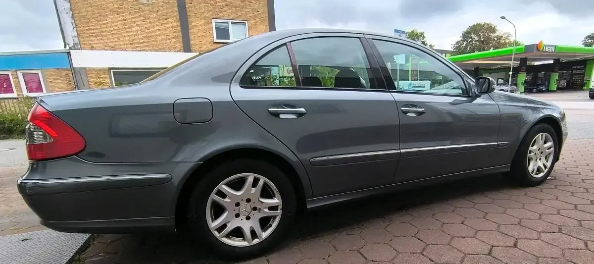 Gebraucht Mercedes E220 170 PS (125 kW) 2007 Grau Limousine