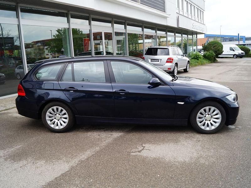 Gebraucht BMW 320 163 PS (119 kW) 2006 Blau Kombi