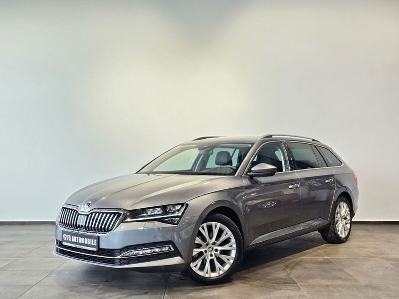 Graphite grau (metallic) Gebraucht 2024 Skoda Superb Sport Kombi | 39.389 € (Superpreis) - Bild 1/4