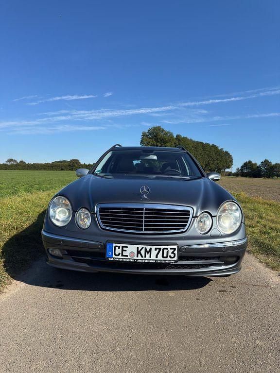 Grau Gebraucht 2006 Mercedes E320 Avantgarde Kombi | 2.330 € (Superpreis) - Bild 1/4