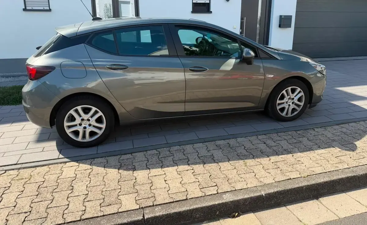 Gebraucht Opel Astra 102 PS (75 kW) 2020 Grau Limousine