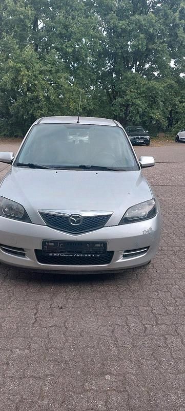 Silber Gebraucht 2005 Mazda 2 Limousine | 1.500 € (Guter Preis) - Bild 1/4