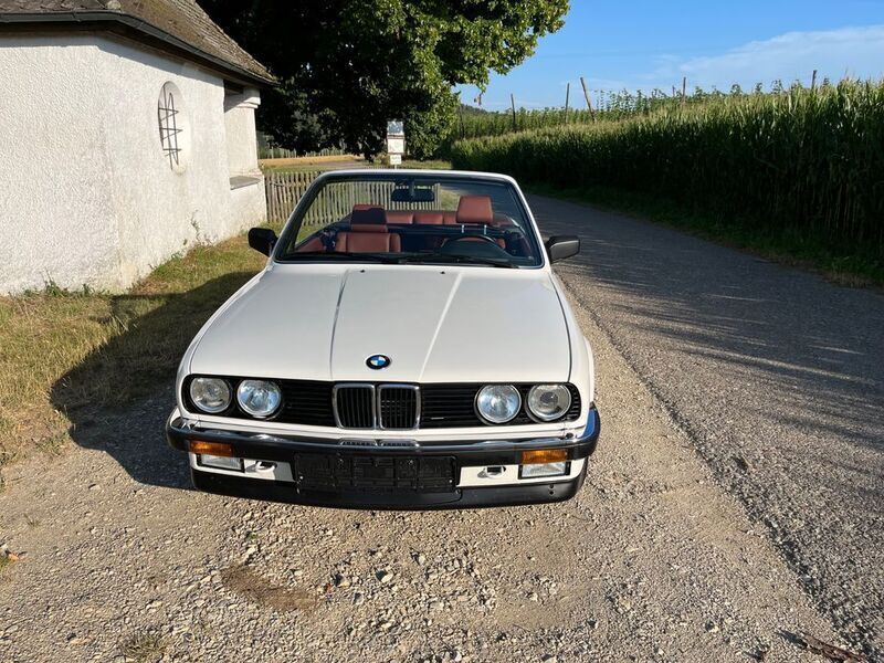 Weiß Gebraucht 1988 BMW 320 Cabriolet Performance Cabrio | 19.300 € - Bild 1/4