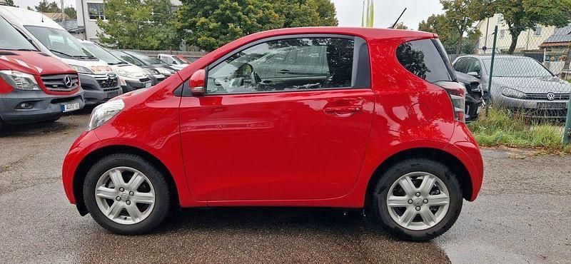 Rot Gebraucht 2009 Toyota iQ Kleinwagen | 5.999 € (Fairer Preis) - Bild 1/4