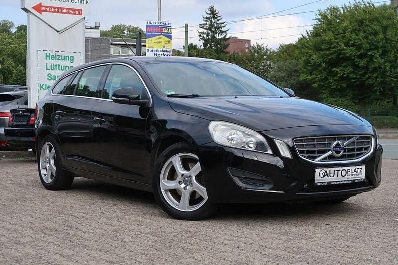 Schwarz Gebraucht 2012 Volvo V60 Momentum Kombi | 6.950 € (Fairer Preis) - Bild 1/4