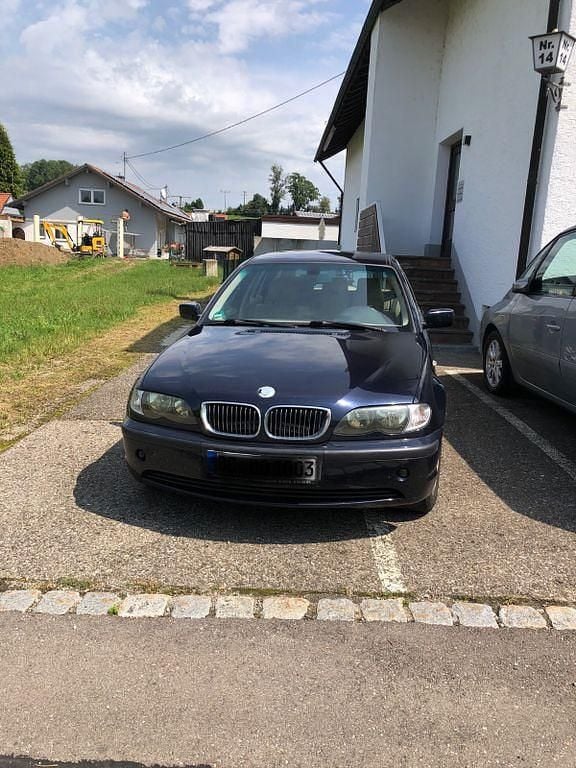 Blau Gebraucht 2001 BMW 320 Kombi | 650 € (Superpreis) - Bild 1/4