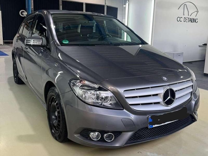 Silber Gebraucht 2012 Mercedes B180 Van / Kleinbus | 13.500 € (Etwas zu teuer) - Bild 1/4