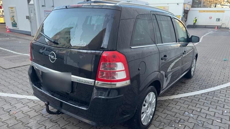 Gebraucht Opel Zafira 143 PS (105 kW) 2012 Schwarz Van / Kleinbus