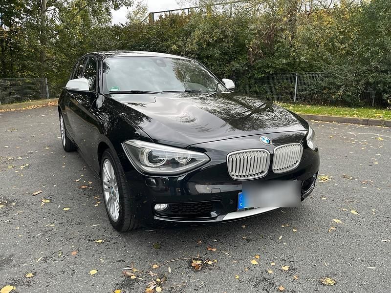 Schwarz Gebraucht 2012 BMW 118 Urban Line Kleinwagen | 8.300 € (Fairer Preis) - Bild 1/4