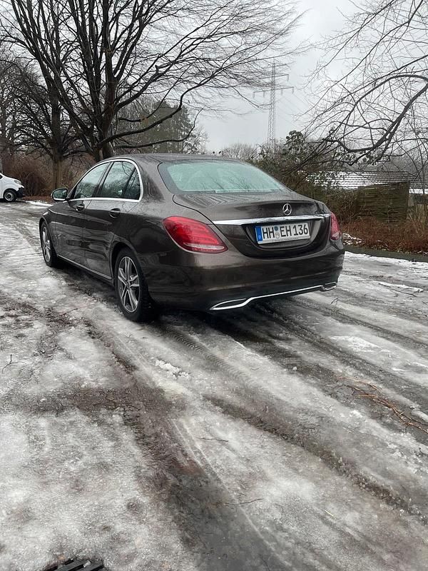 Gebraucht Mercedes C220 Avantgarde 170 PS (125 kW) 2017 Braun Limousine