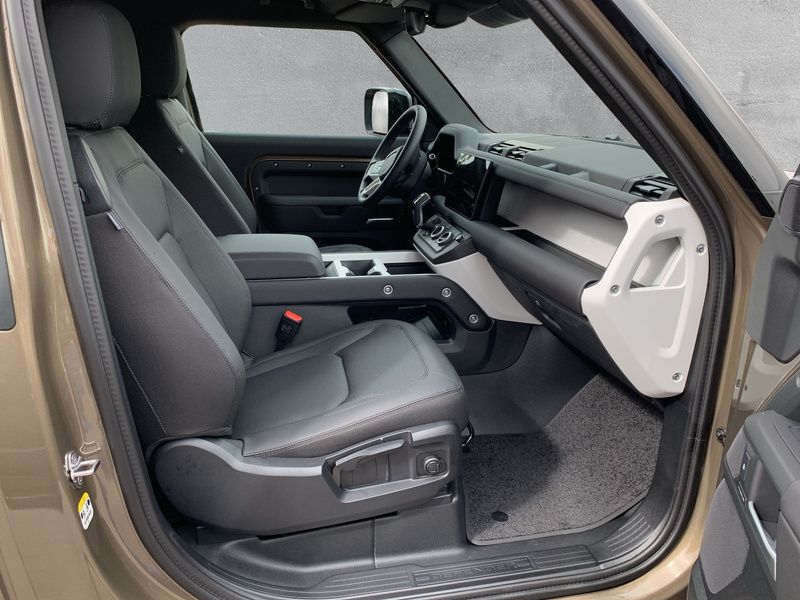 Gebraucht Land Rover Defender S 202 PS (148 kW) 2025 Gondwana stone SUV