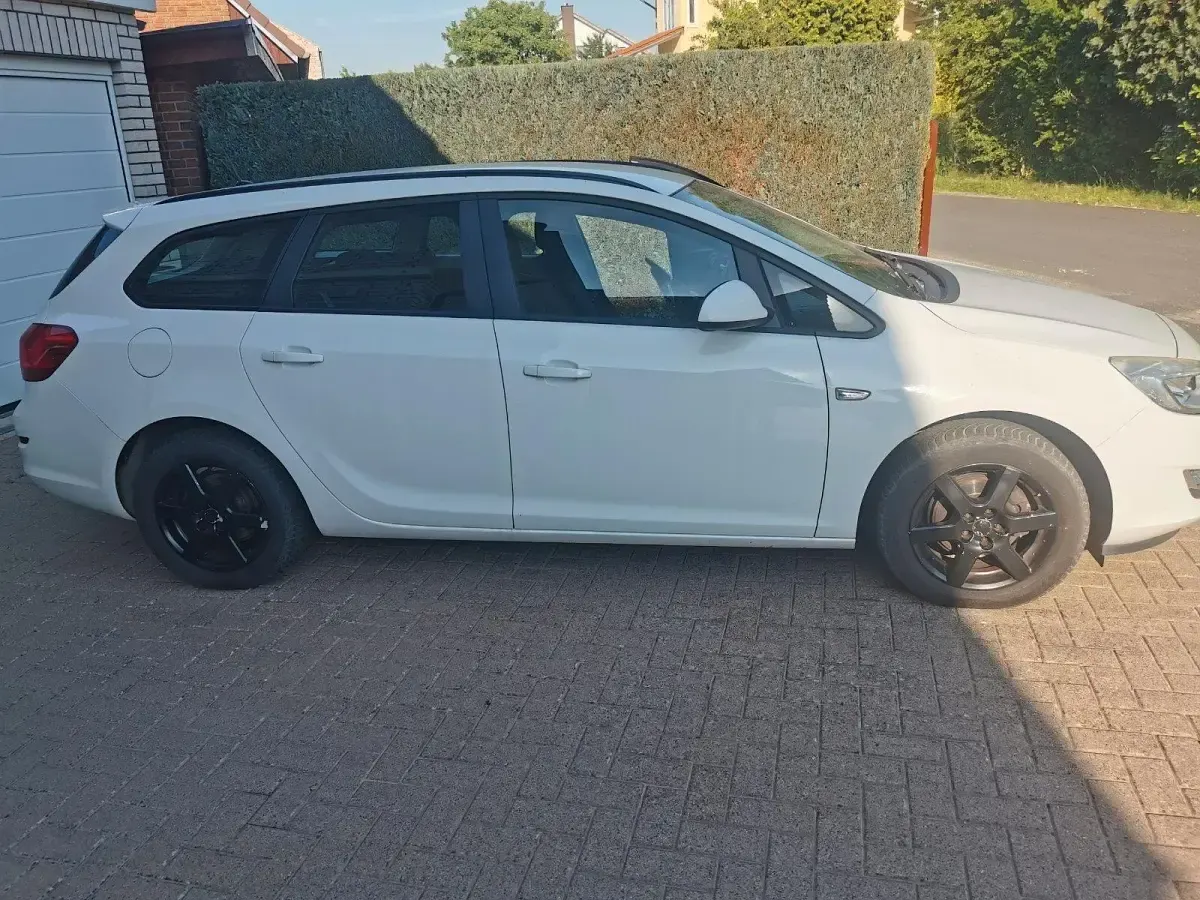 Gebraucht Opel Astra Sport 140 PS (102 kW) 2012 Weiß Kombi