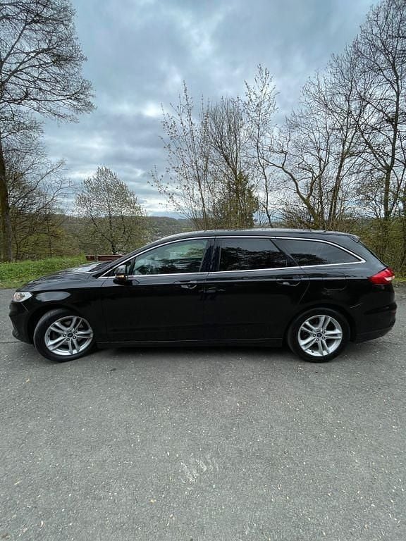 Gebraucht Ford Mondeo Titanium 190 PS (139 kW) 2019 Schwarz Limousine