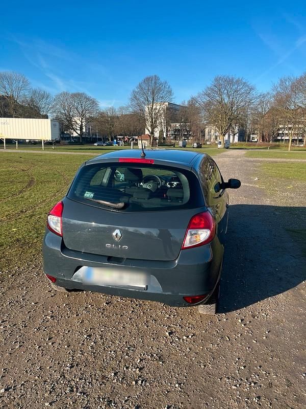 Blau Gebraucht 2012 Renault Clio IV Kleinwagen | 3.100 € (Fairer Preis) - Bild 1/4