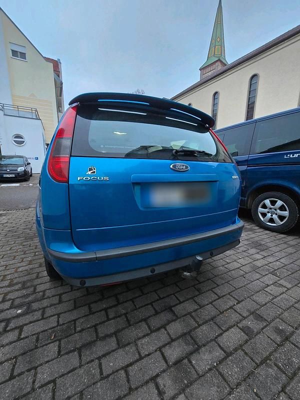 Gebraucht Ford Focus Ghia 125 PS (91 kW) 2006 Blau Kombi