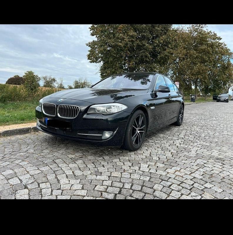 Schwarz Gebraucht 2013 BMW 525 Sport Line Limousine | 11.500 € (Guter Preis) - Bild 1/4