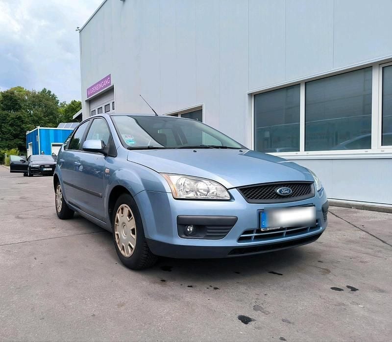 Blau Gebraucht 2007 Ford Focus Fun X Limousine | 2.000 € (Guter Preis) - Bild 1/4