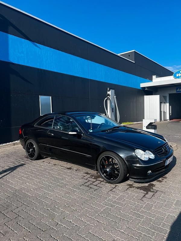 Schwarz Gebraucht 2003 Mercedes CLK200 Coupé | 3.000 € - Bild 1/4