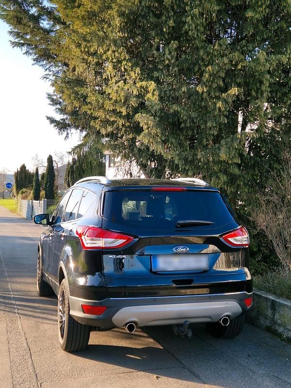 Gebraucht Ford Kuga 163 PS (119 kW) 2014 Schwarz SUV