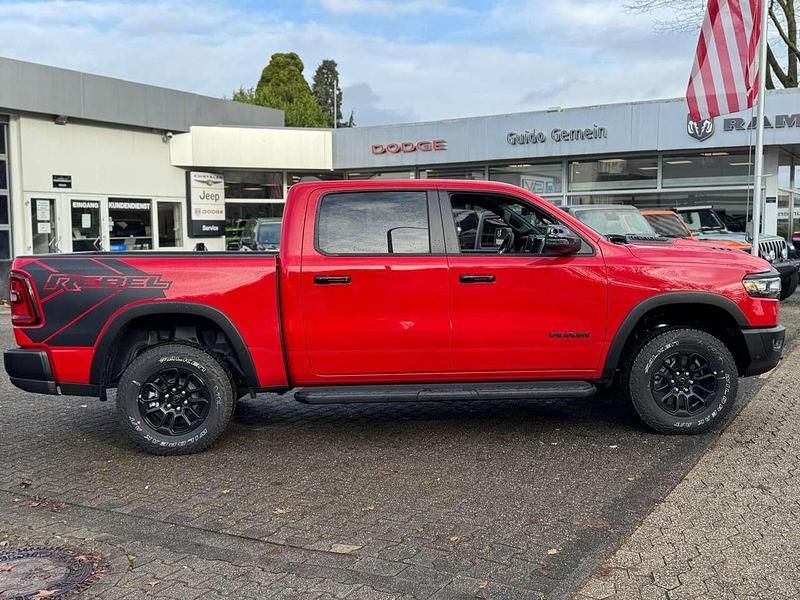 Neu Dodge Ram 420 PS (308 kW) 2025 Flame red clear coat Pickup