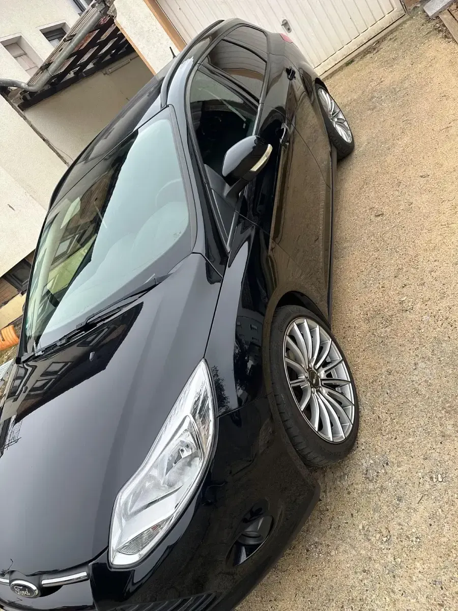 Gebraucht Ford Focus SYNC Edition 125 PS (91 kW) 2014 Schwarz Kombi