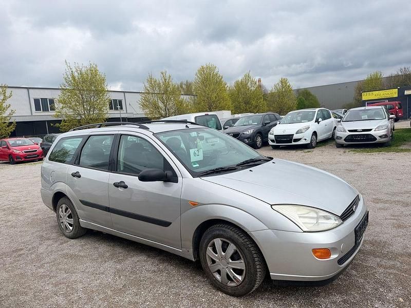 Usata Ford Focus 101 CV (74 kW) 2001 Argento Berlina
