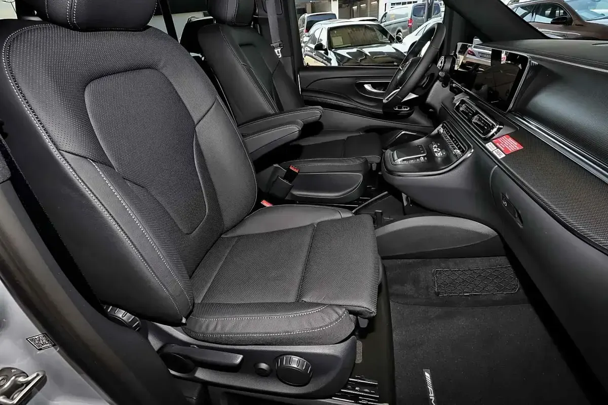 Gebraucht Mercedes V250 AMG 140 PS (102 kW) 2025 Bergkristallweiß metallic Van / Kleinbus