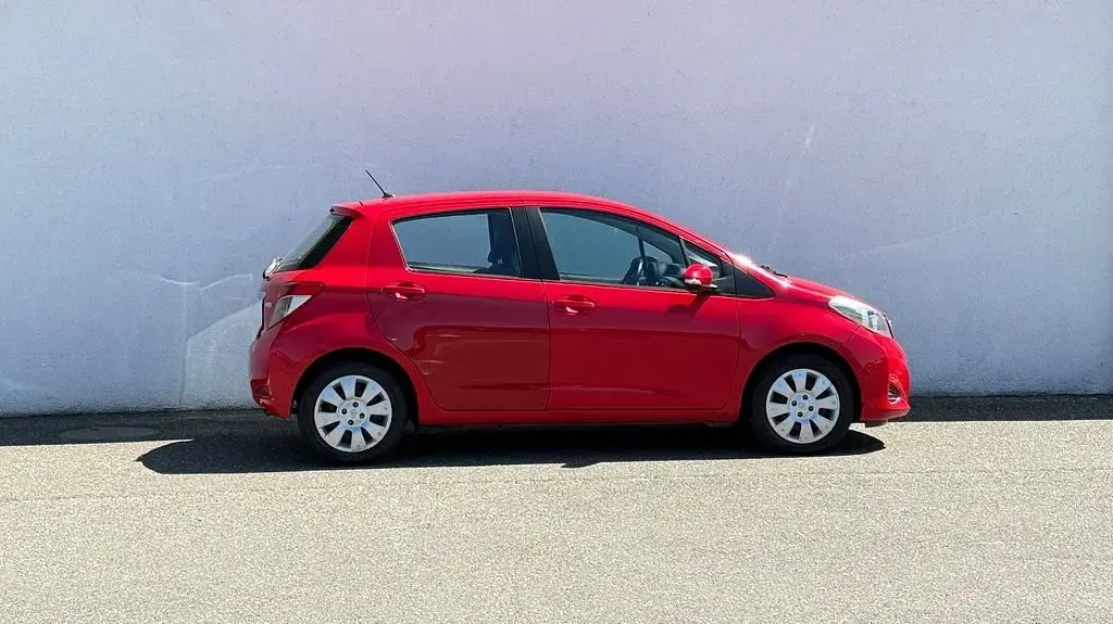 Gebraucht Toyota Yaris Life 69 PS (50 kW) 2012 Rot Kleinwagen