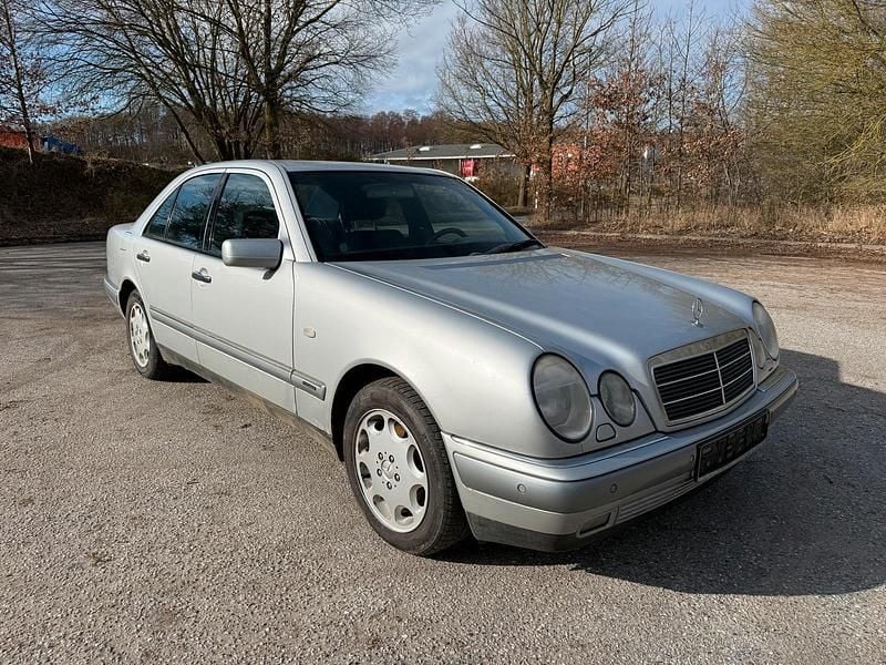 Gebraucht Mercedes E280 204 PS (150 kW) 1998 Limousine