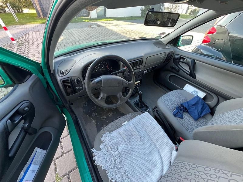 Gebraucht VW Polo Basis 50 PS (36 kW) 1997 Grün Limousine