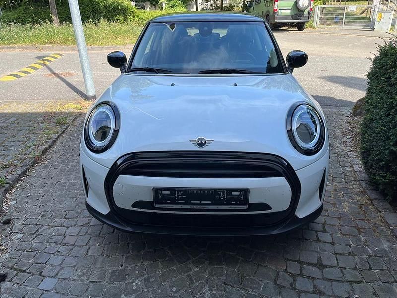 Weiß Gebraucht 2024 Mini Cooper Classic Kleinwagen | 26.950 € (Fairer Preis) - Bild 1/4