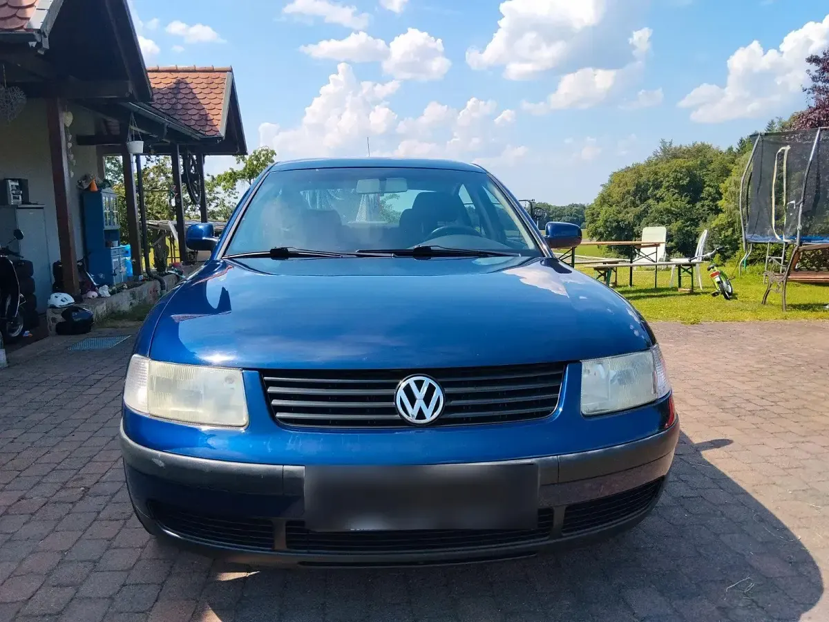 Gebraucht VW Passat 100 PS (73 kW) 1999 Blau Limousine