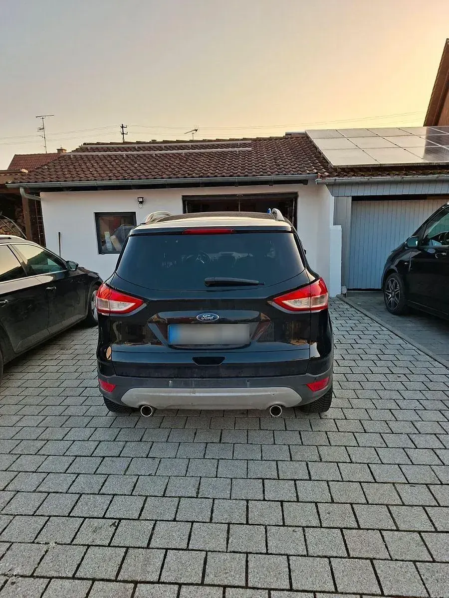 Używany Ford Kuga SYNC Edition 150 KM (110 kW) 2016 Czarny SUV